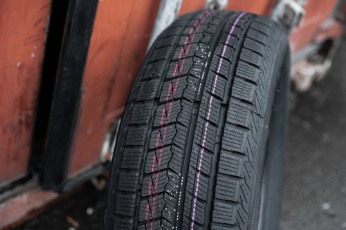 фото протектора и шины ICEPIONEER 868 Шина ZMAX ICEPIONEER 868 185/60 R14 82T