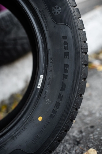 фото протектора и шины Ice Blazer Alpine EVO1 Шина Sailun Ice Blazer Alpine Evo 1 255/40 R19 100V