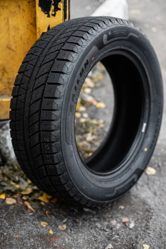фото протектора и шины Ice Blazer Alpine EVO1 Шина Sailun Ice Blazer Alpine Evo 1 255/40 R19 100V
