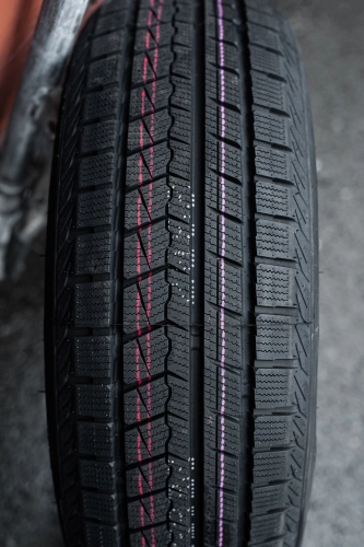 фото протектора и шины ICEPIONEER 868 Шина ZMAX ICEPIONEER 868 185/60 R14 82T